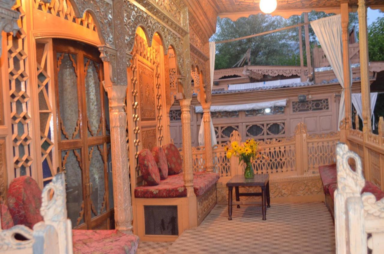 New Alexandra Houseboats Hotel Srinagar  Exterior photo