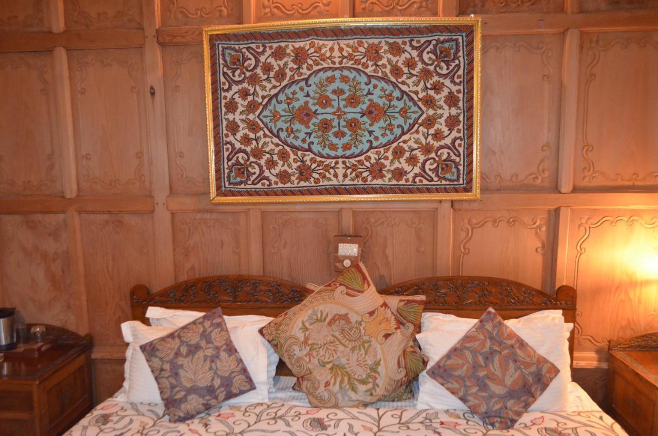 New Alexandra Houseboats Hotel Srinagar  Exterior photo