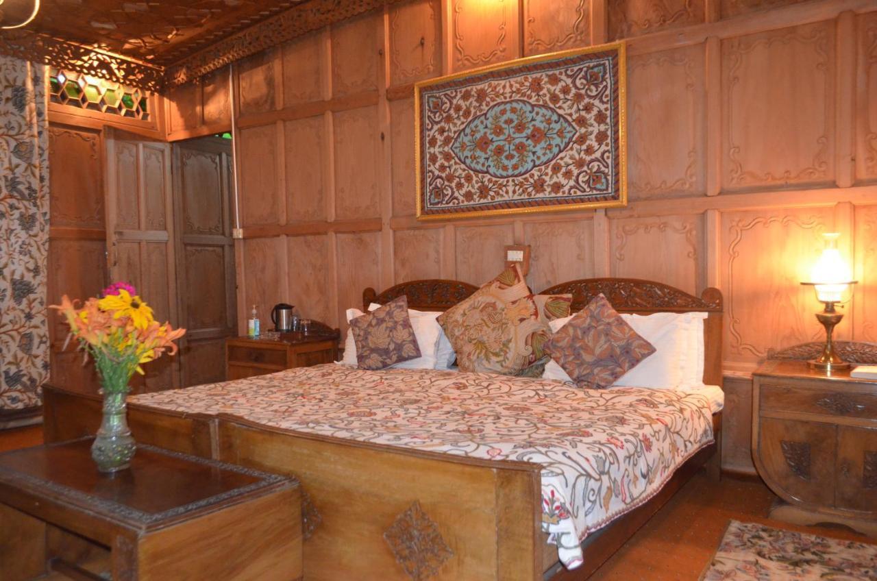 New Alexandra Houseboats Hotel Srinagar  Exterior photo