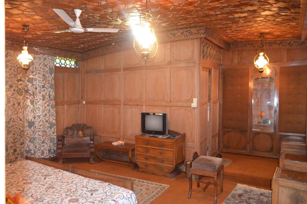 New Alexandra Houseboats Hotel Srinagar  Exterior photo